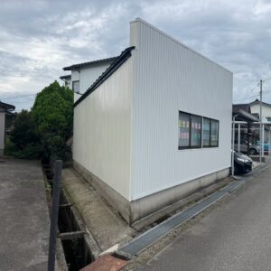 【金沢市】外壁塗装｜剥がれ・コケを改善し雨雪に強い外壁へ再生